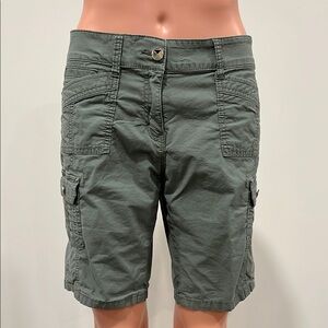 White House Black Market Green Cargo Shorts Size 2
